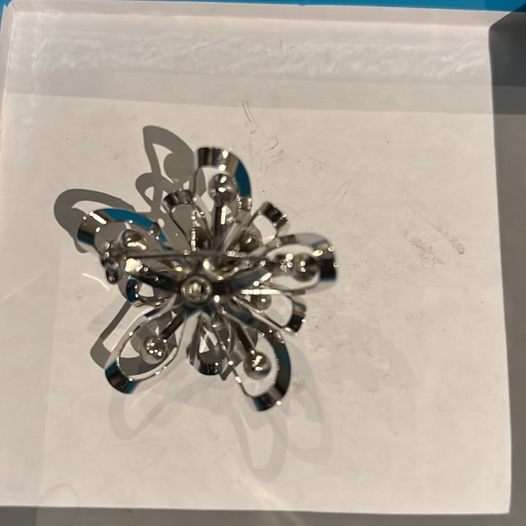Collectors Cora Flower Brooch - Picture 2 of 3
